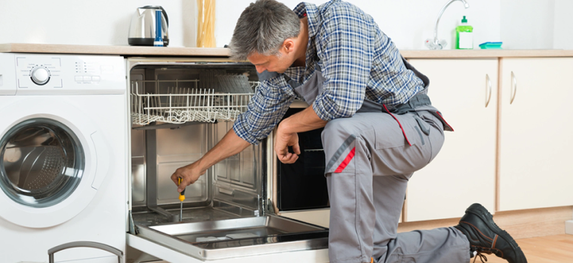 Bosch Bulaşık Makinesi Hata Kodları: E15, E09 ve Su Almama Çözümleri | Adana Uzman Servis